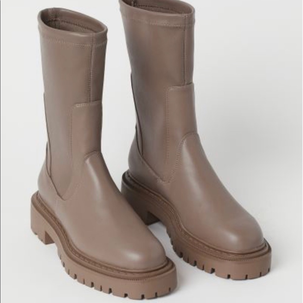 Chelsea boot taupe color worn once popular boot!!!